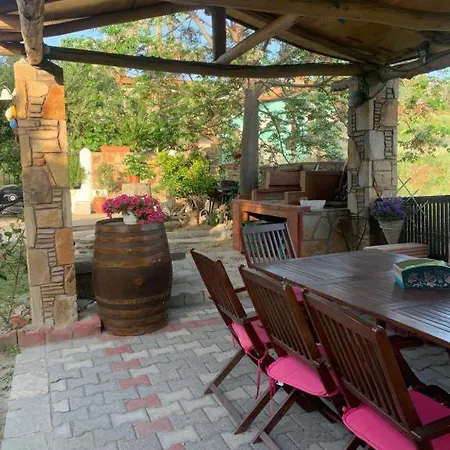 Petrino House With Garden * Paradisos